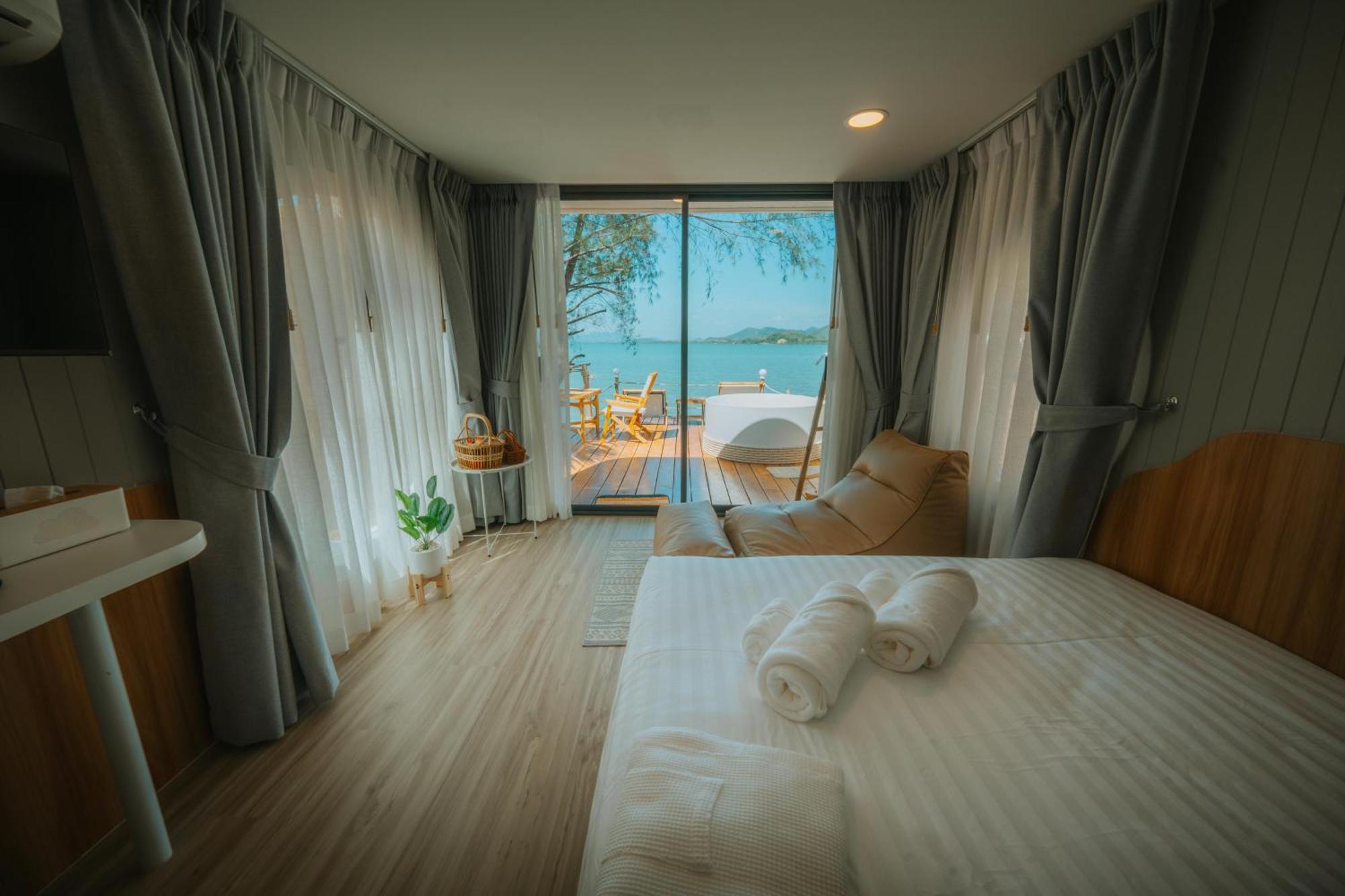 Sea Sand See Sky Beach Front Resort Phuket Kültér fotó